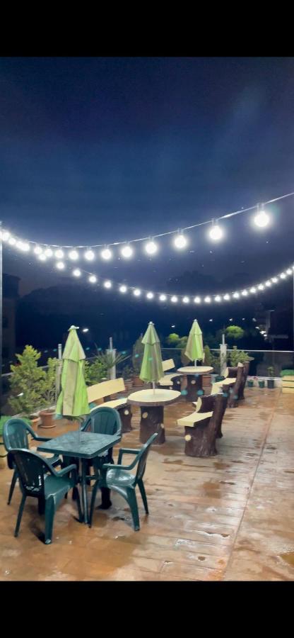 Hotel Chaika Кобулети Екстериор снимка