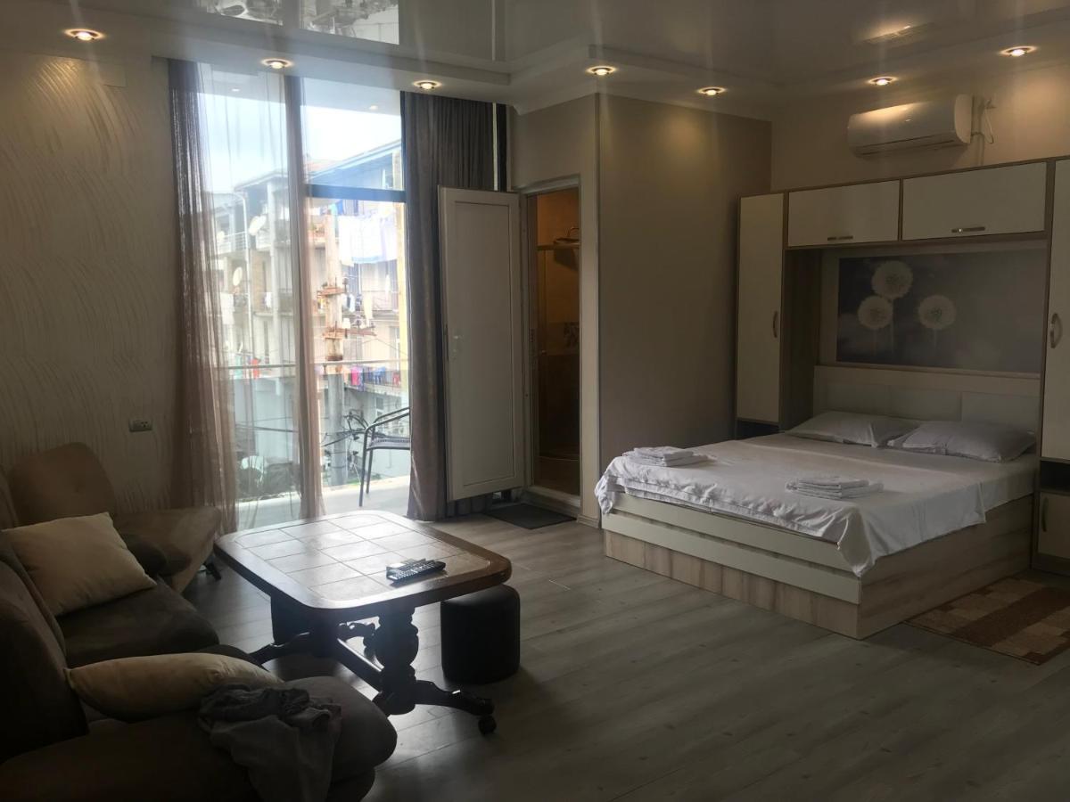 Hotel Chaika Кобулети Екстериор снимка