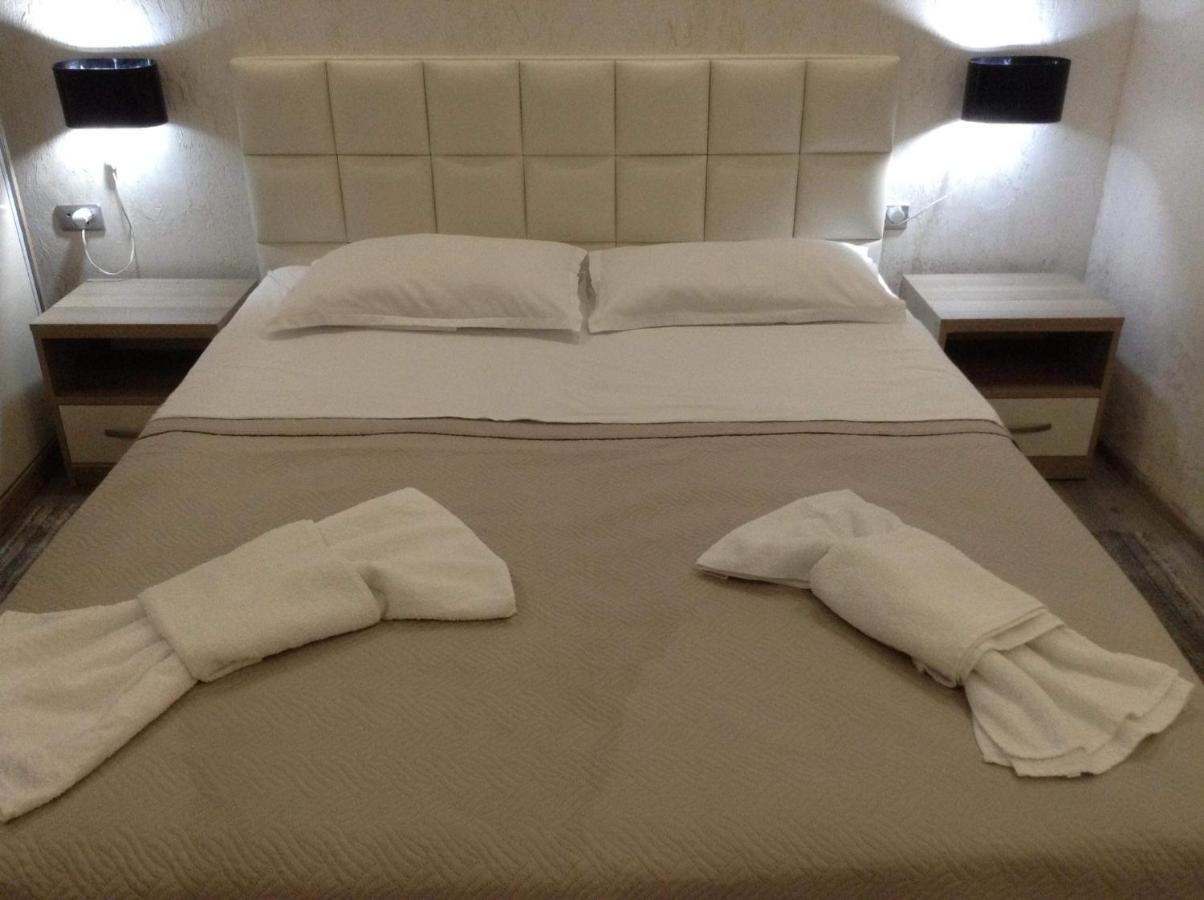 Hotel Chaika Кобулети Екстериор снимка
