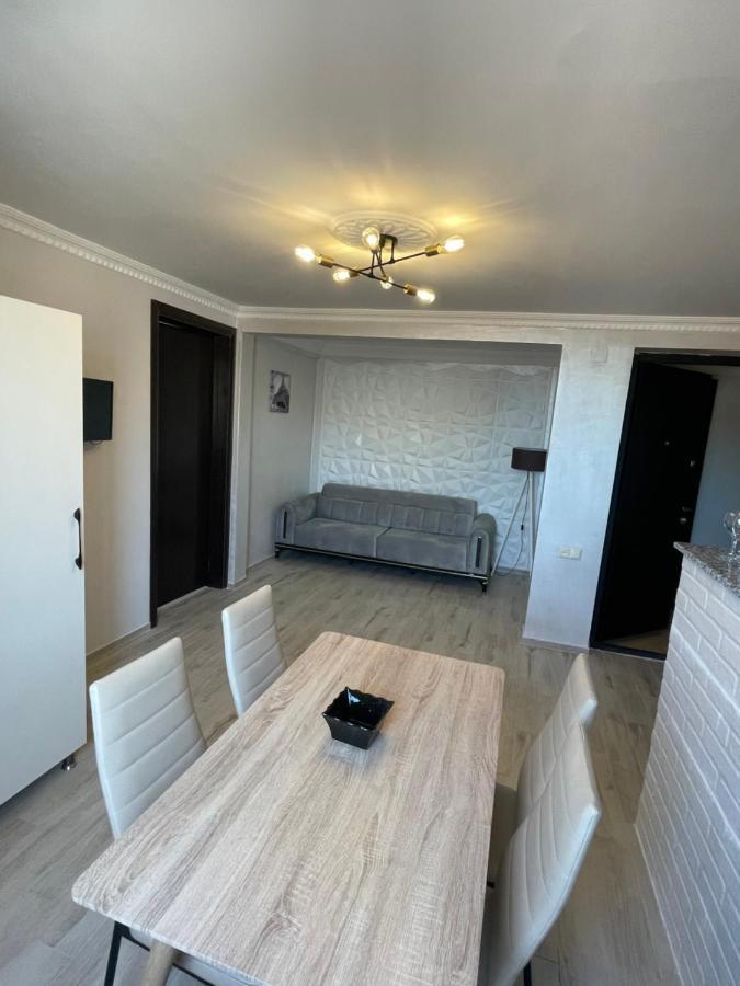 Hotel Chaika Кобулети Екстериор снимка