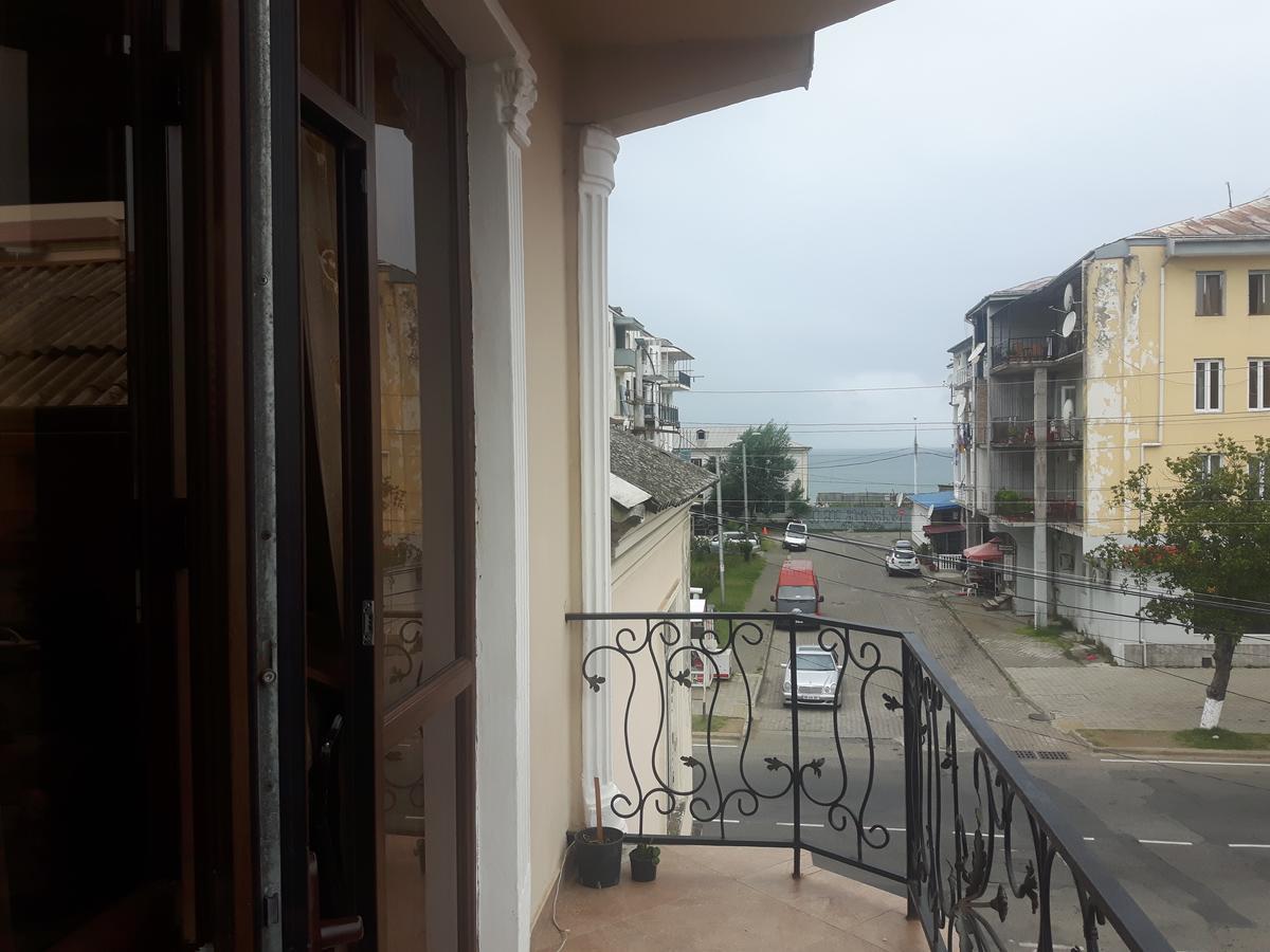 Hotel Chaika Кобулети Екстериор снимка