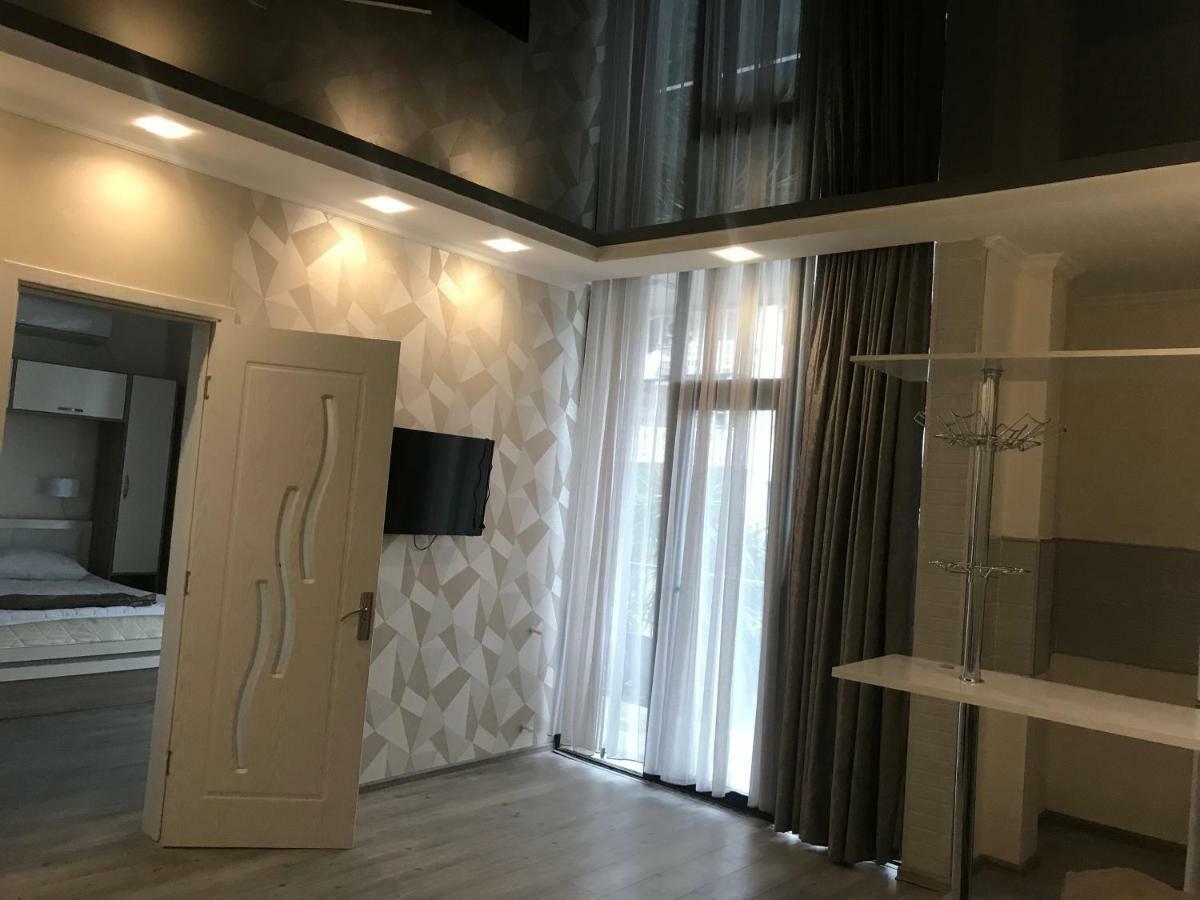Hotel Chaika Кобулети Екстериор снимка