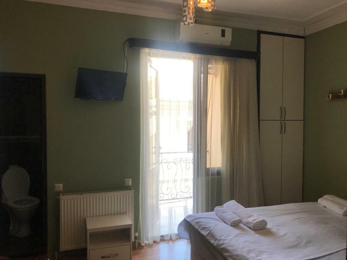 Hotel Chaika Кобулети Екстериор снимка