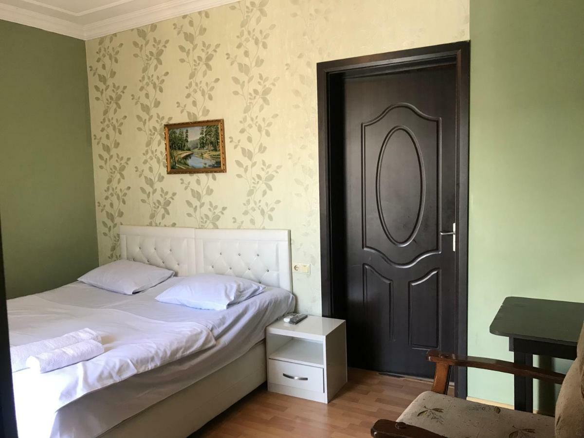 Hotel Chaika Кобулети Екстериор снимка