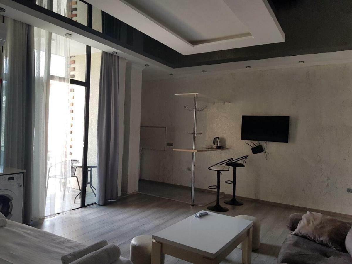 Hotel Chaika Кобулети Екстериор снимка