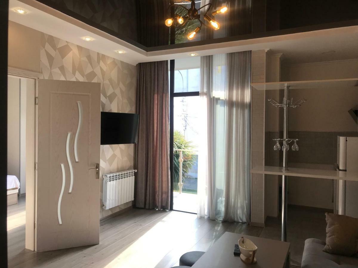 Hotel Chaika Кобулети Екстериор снимка