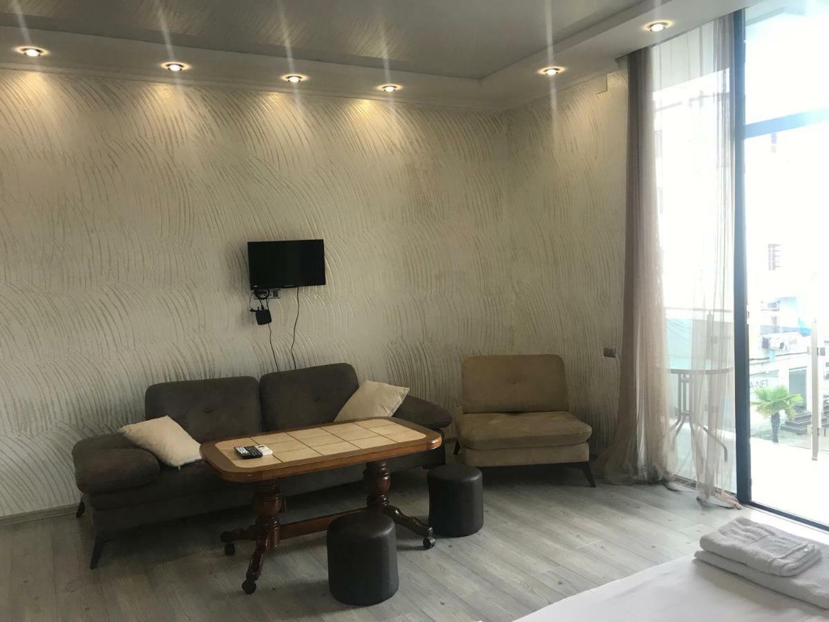 Hotel Chaika Кобулети Екстериор снимка